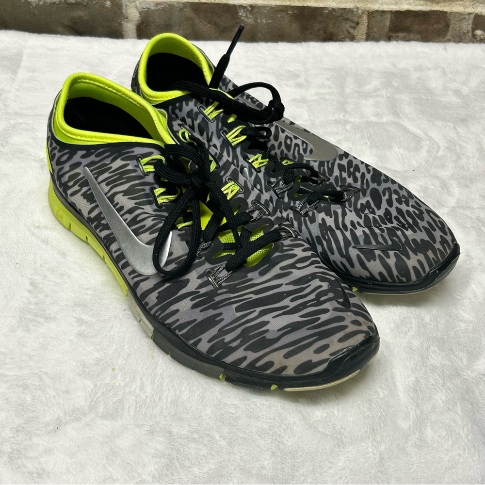 Nike Free TR Connect Animal Print Black Yellow Patterned Sneakers Women Size 8.5